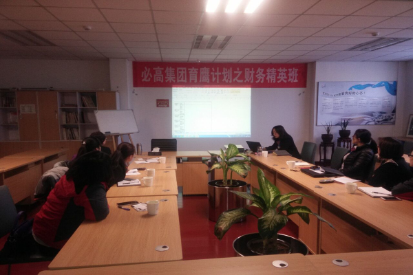 財務(wù)張經(jīng)理.jpg 財務(wù)張經(jīng)理.jpg